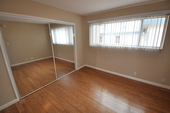 Building Photo - 14706 Dickens St