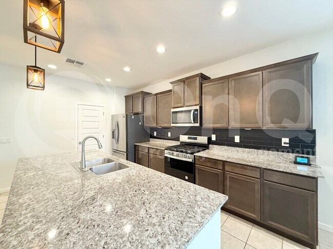 Foto del edificio - 313 W Chaska Trail