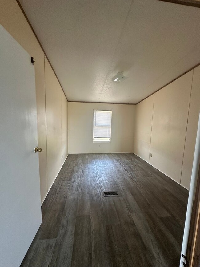 Building Photo - 4 Bed/2 Bath Mobile Home-UNDER RENOVATIONS
