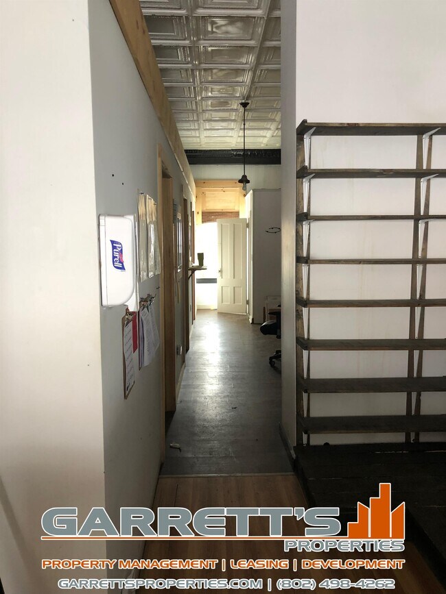 Foto del edificio - 462 Railroad St