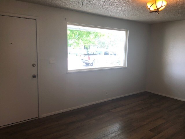 Foto del edificio - 1524 Jim Bridger Ave