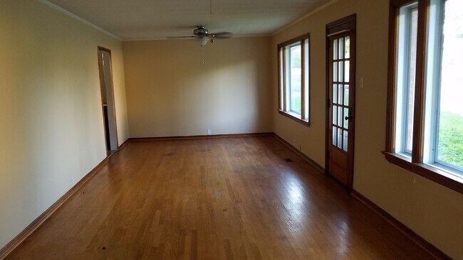 Living room - 417 E Rockwood St