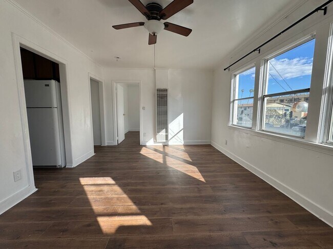 Foto del edificio - 7009 Fountain Ave