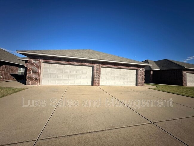 Building Photo - 1308 Garden Gate Dr