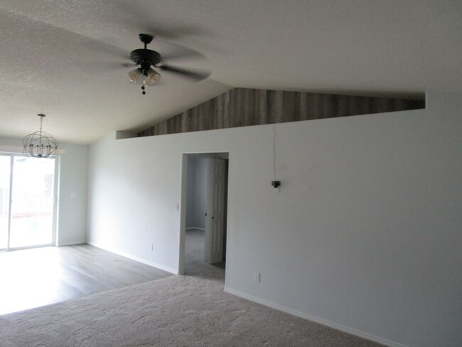 Foto del edificio - 3 Bedroom, 2 Bathroom Updated Home in Elk ...