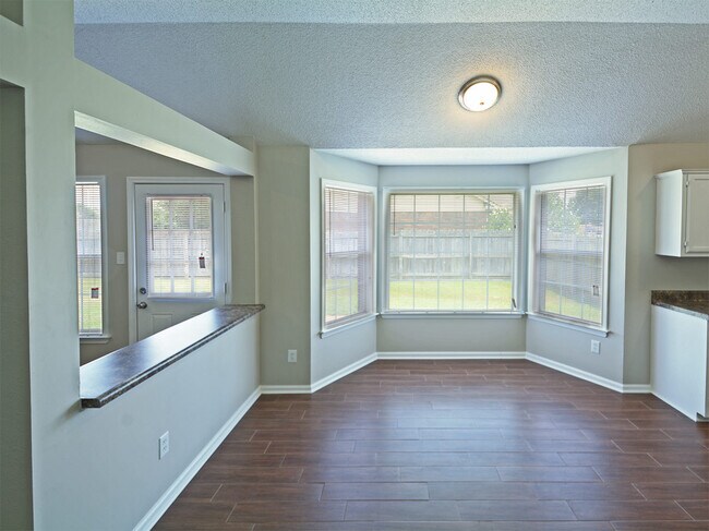 Foto del edificio - 3 BEDROOM, 2 BATH NEAR STATELINE RD AND ROSS RD