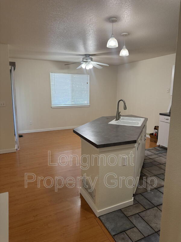 Foto del edificio - 719 Thornwood Way