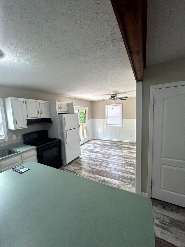 Foto del edificio - Beautiful 3-Bed Home in Prime Jeffersontown Location!