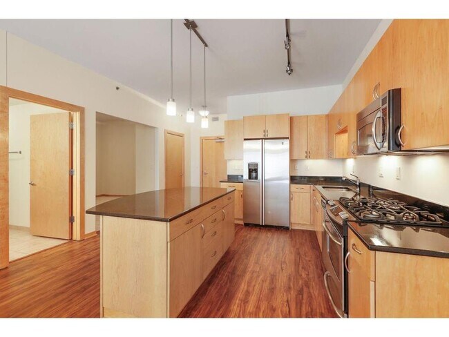Building Photo - 401 N 2nd St