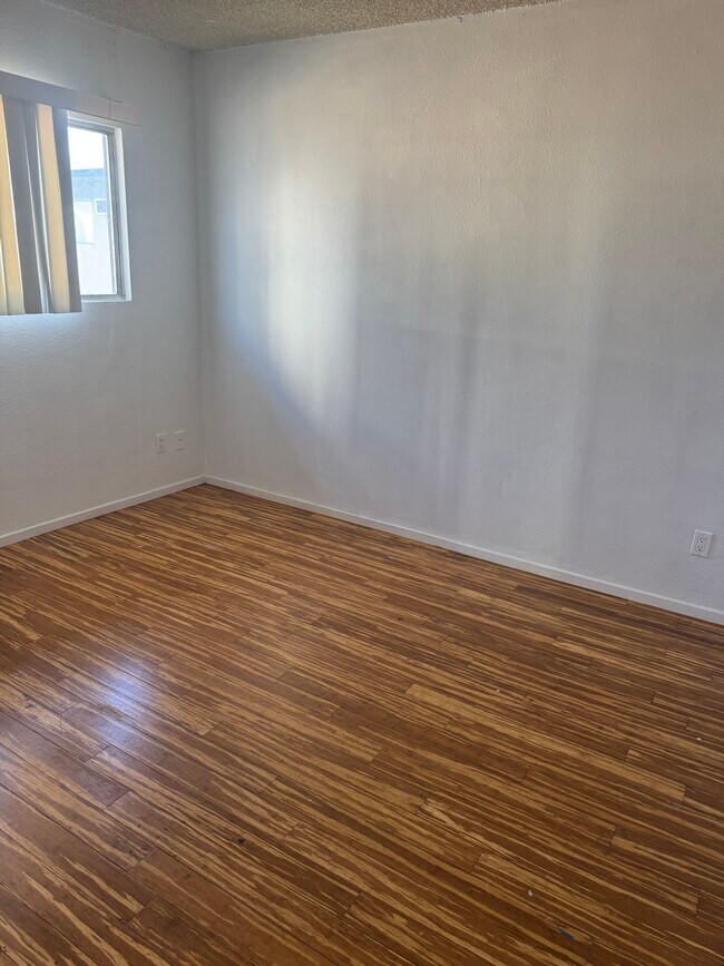 Foto del edificio - 6819 Variel Ave