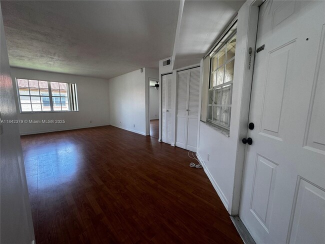 Building Photo - 334 SW 86th Ave