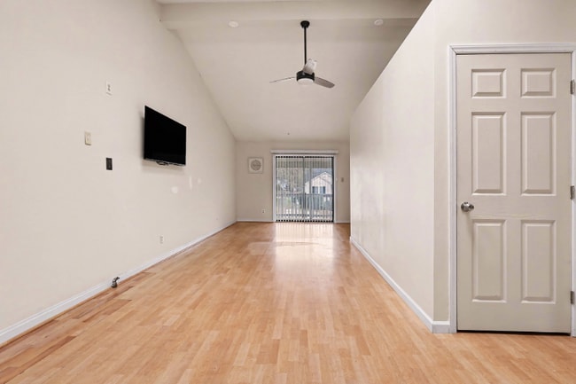 Building Photo - 205 Spring St