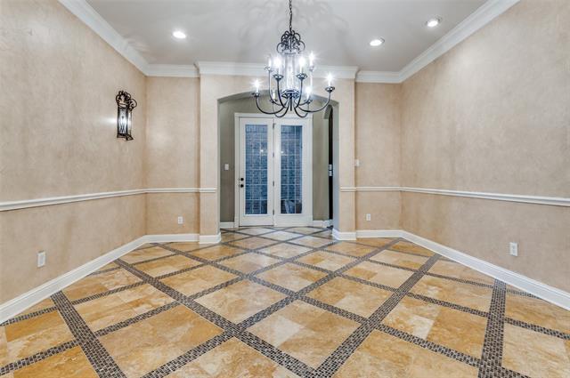Building Photo - 707 Chateaus Dr