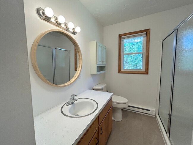 Building Photo - Charming Christiansburg home.