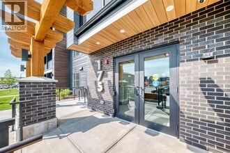 Building Photo - 175 Wolf Holw Cres S E
