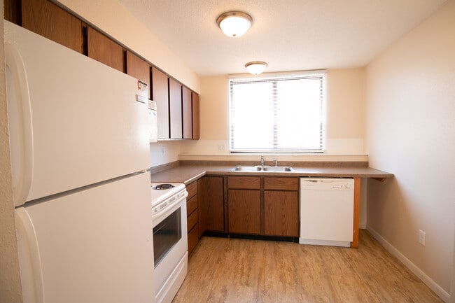 Kitchen - 1106 16th St N
