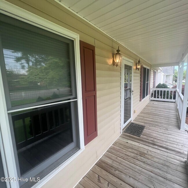 Foto del edificio - 1303 Cedar Ln
