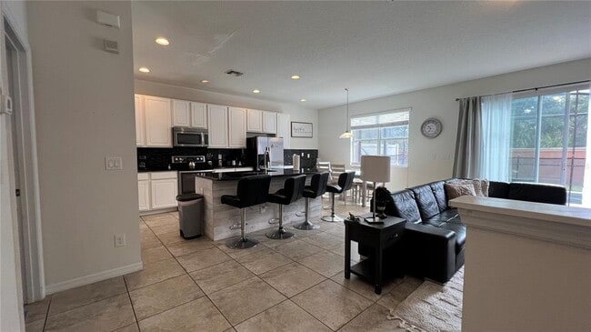 Building Photo - 720 Las Fuentes Dr
