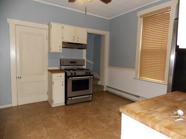 Building Photo - 280 W Goodhue St