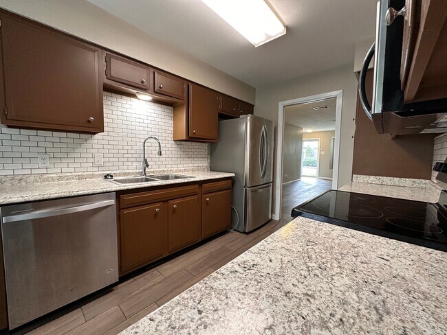 Foto del edificio - 424 Longmeadow Dr