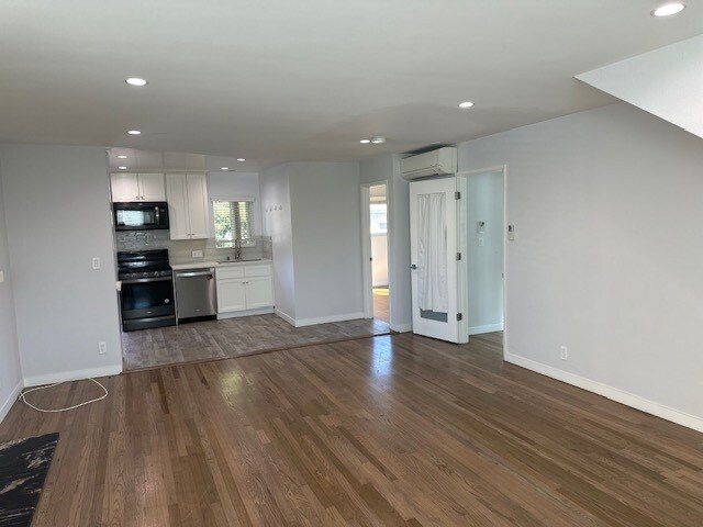 Foto del edificio - 8424 Glider Ave