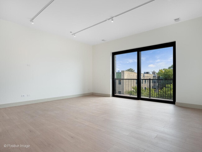 Foto del edificio - 3202 N Racine Ave