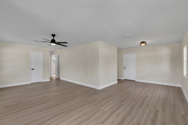 Foto del edificio - 7514 Mandarin Dr