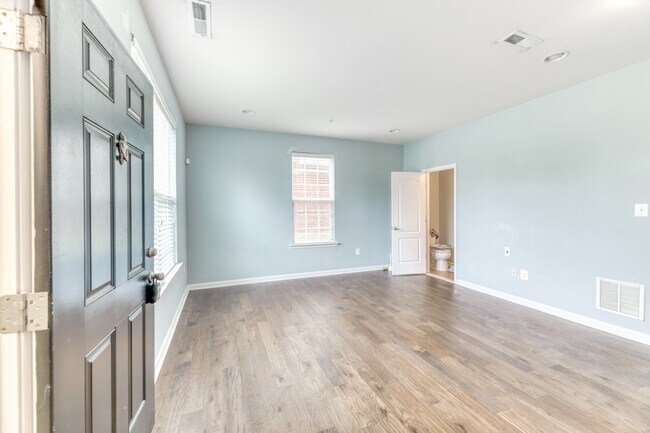 Building Photo - 6119 Hanlon St