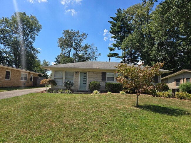 Foto del edificio - Newly remodeled 3 bed/1 bath home with a 1...