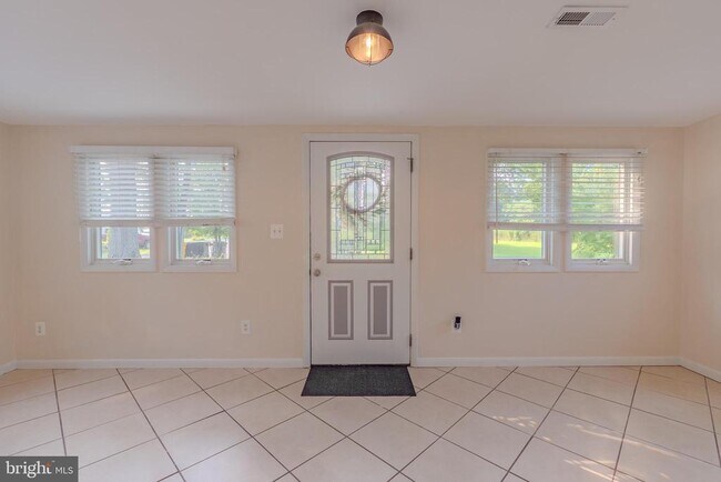 Building Photo - 1412 Peace Dr