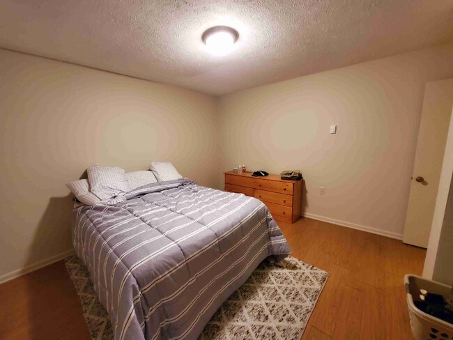 Building Photo - 861 Buchanan Trail E