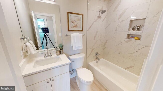 Foto del edificio - 220 Hamilton St NW