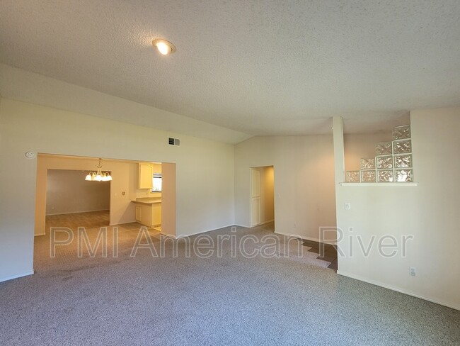 Building Photo - 124 Blue Water Cir