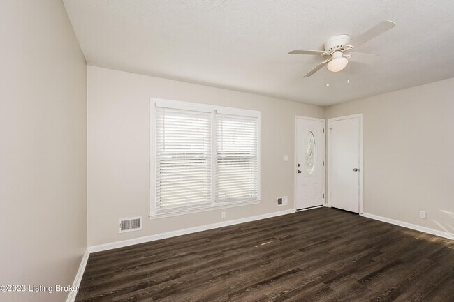 Foto del edificio - 215 Kim Ct