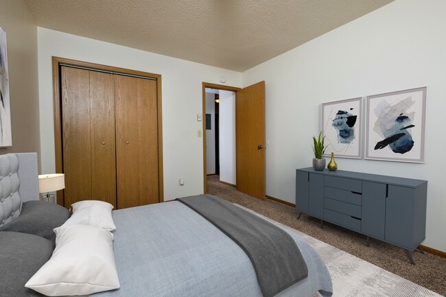 Fargo, ND Southwind Apartments | Bedroom - Southwind