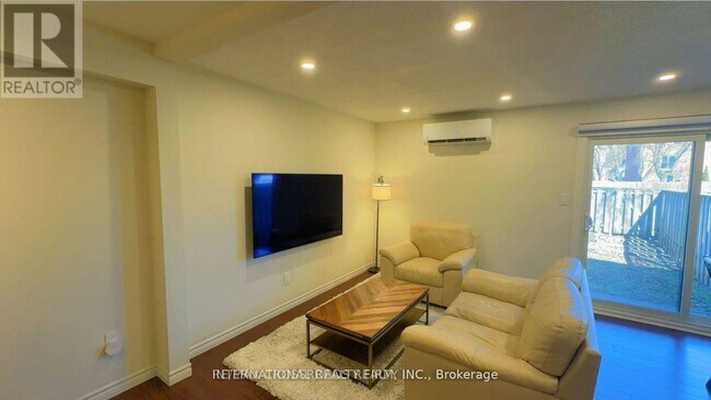 Building Photo - 221-221 Ormond Dr