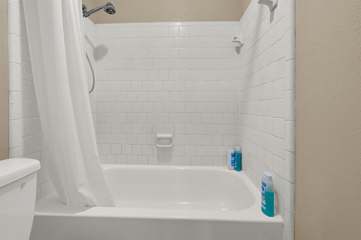 Foto del edificio - 14102 Sylvia Dr