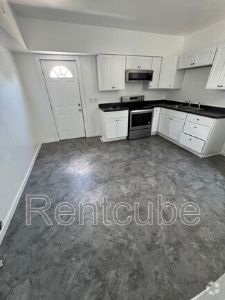 Building Photo - 1702 Rhomberg Ave