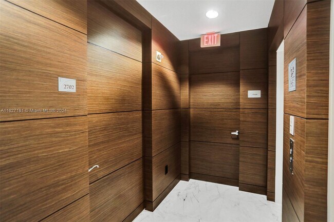 Foto del edificio - 15901 Collins Ave