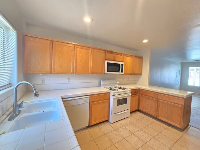 Foto del edificio - 9300 Holly Ave