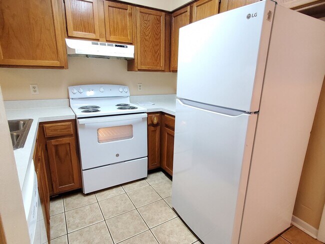 Building Photo - 2 bedroom, 1,5 bathroom townhouse in Mill Run