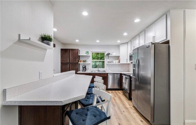 Foto del edificio - 3811 Edgepark Dr