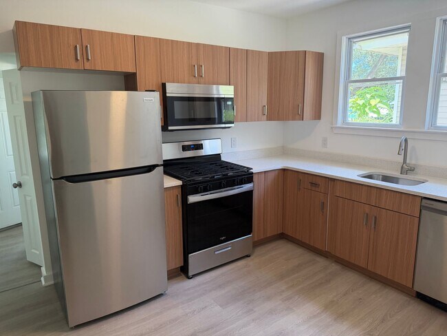 Foto del edificio - Beautifully Renovated 2-Bedroom, 2-Bathroom Home with Spacious Bonus Attic