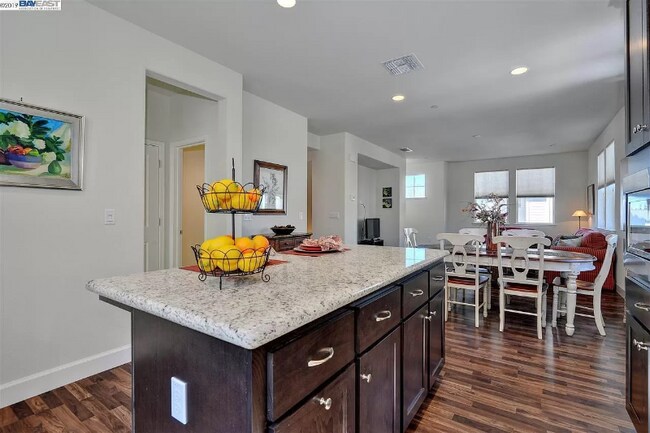 Foto del edificio - 174 Ganesha Cmn