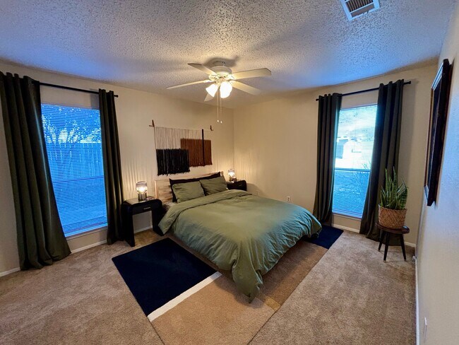 Foto del edificio - Fenway Loop Apartments
