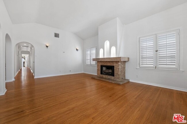 Building Photo - 2030 Kelton Ave