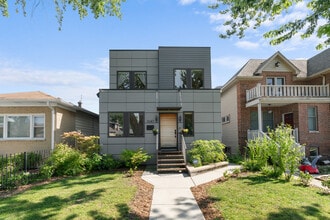 Building Photo - 5047 W Winnemac Ave