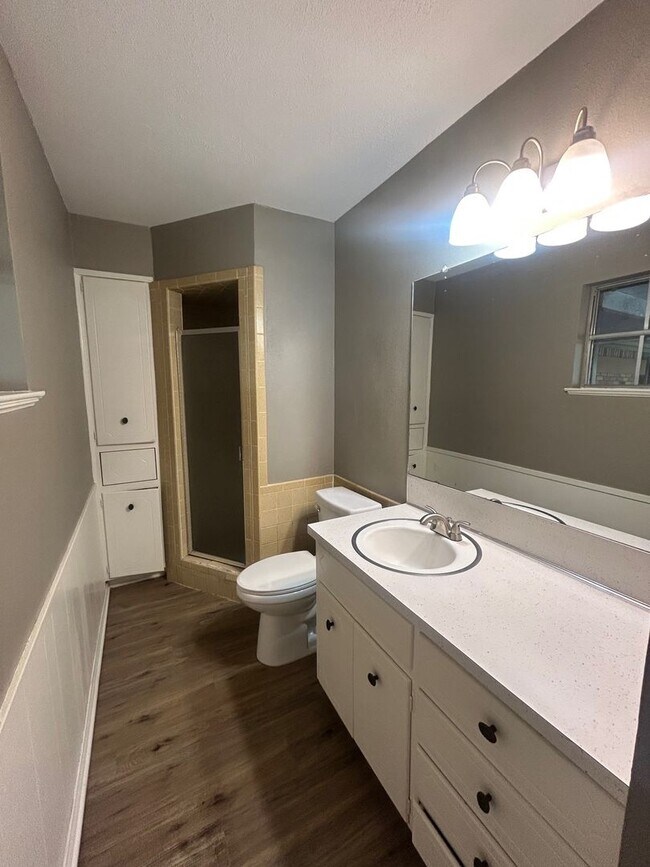 Foto del edificio - Updated Spacious Home