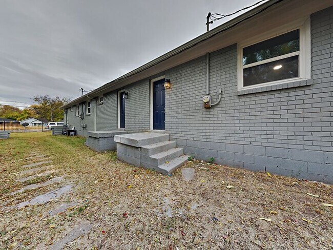 Building Photo - 1730 17th Ave N