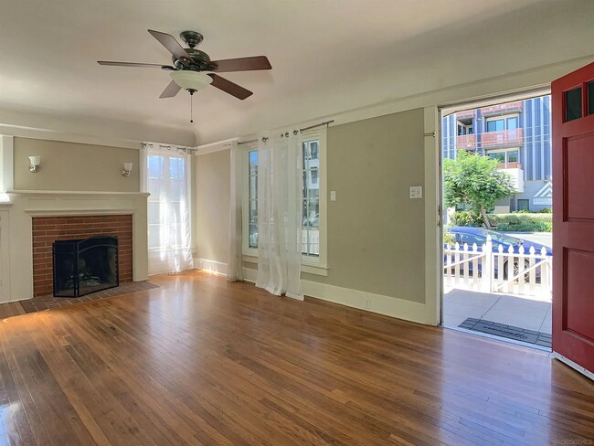 Foto del edificio - Charming Home with Prime Location & Ample Living Space